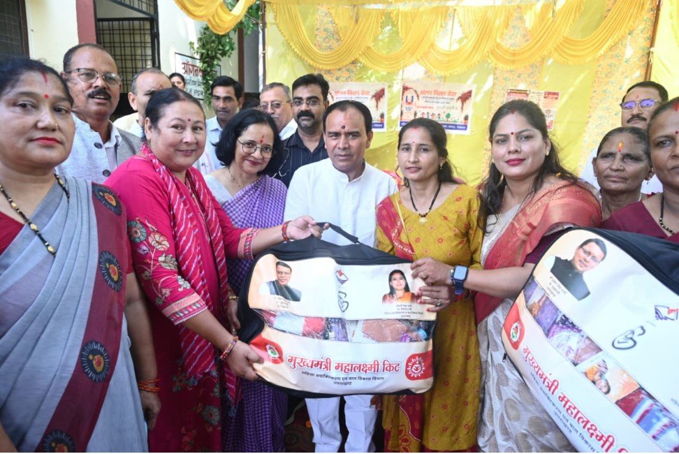 टॉपर छात्र-छात्राओं को सरकार देगी लैपटॉप, डिग्री कॉलेज में प्रवेश पर मिलेंगे 51 हजार