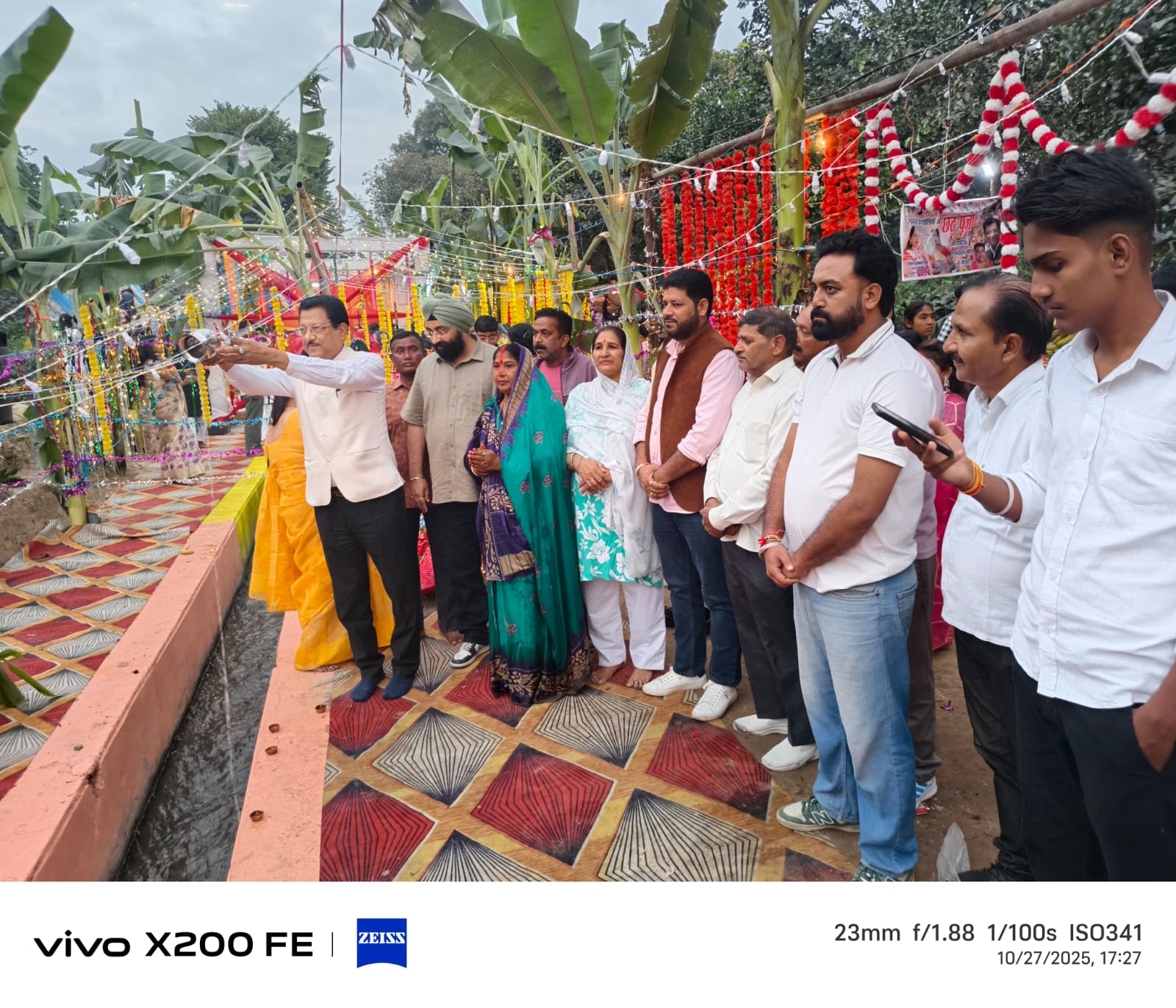 सूर्यकांत धस्माना ने पूर्वांचलियों के साथ मनाई हरबंशवाला में छठ मईया की पूजा