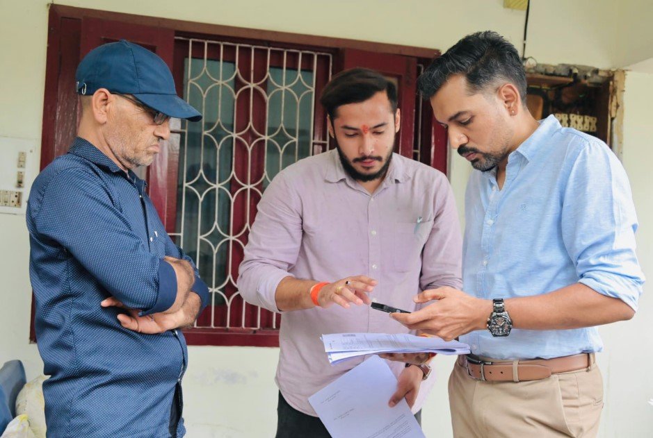 मतदाता सूची पुनरीक्षण की जमीनी पड़ताल को ग्राउंड जीरो पर उतरे डीएम