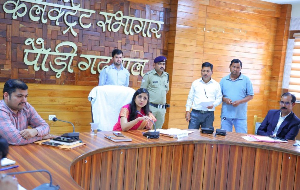 जनता दर्शन में सुनी गईं 36 जनसमस्याएं, जिलाधिकारी ने अधिकारियों को दिए समयबद्ध निस्तारण के निर्देश