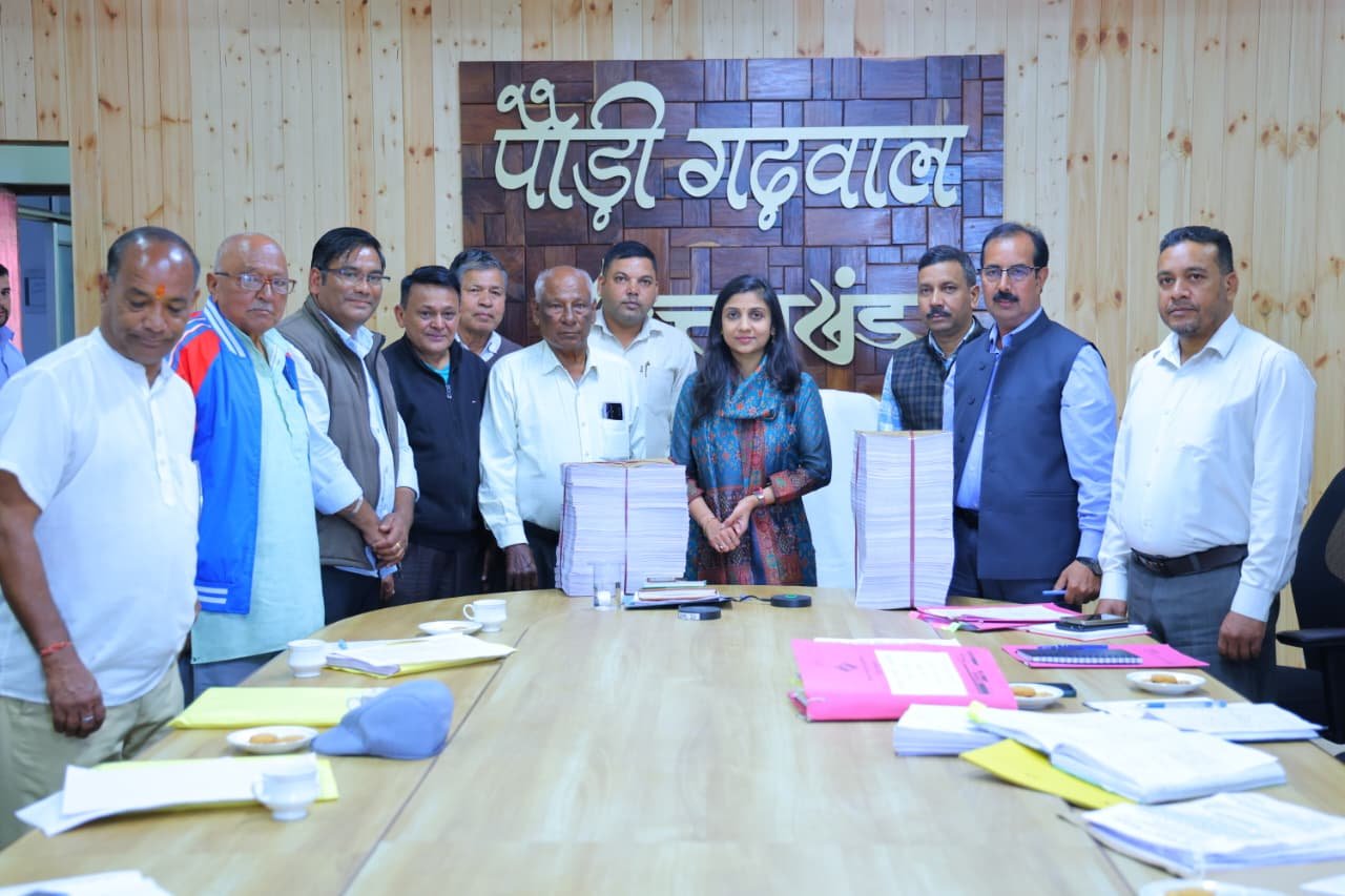 अंतिम मतदाता सूची एवं प्रथम स्तरीय जांच को लेकर जिलाधिकारी ने की राजनीतिक दलों के प्रतिनिधियों के साथ बैठक